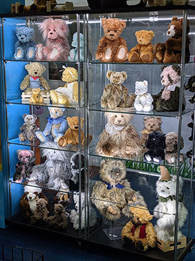 CHARLIE BEARS - Handcrafted, unique and so so special...